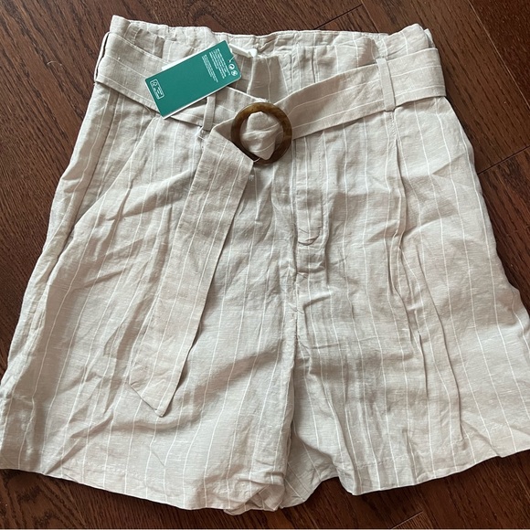 H&M linen high waisted shorts. - Picture 1 of 1